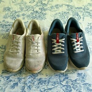 Kizik, hands-off sneakers size 1